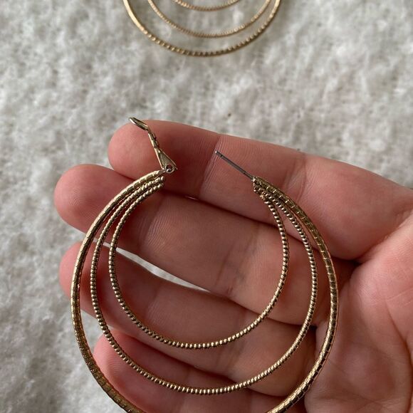 Unique Gold Hoop Earrings - Multi-size 3 hoops in one - Picture 4 of 6
